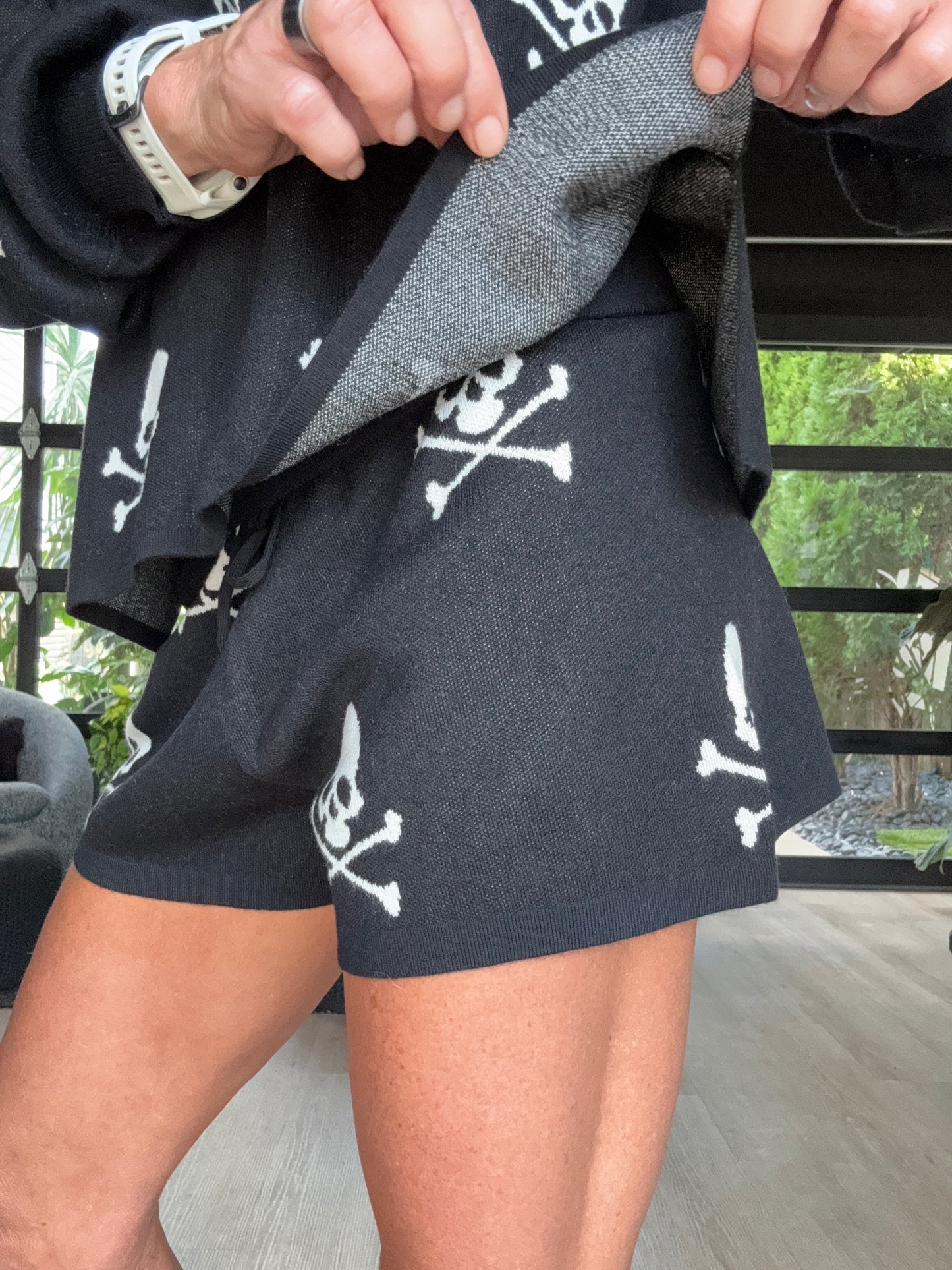 Sweater Long Sleeve Skulls